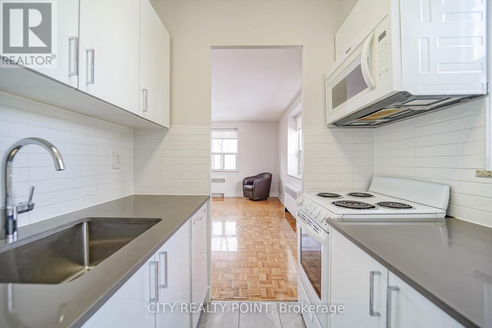 Apartment at 102 - 1291 BAYVIEW AVENUE N, Toronto (Leaside)