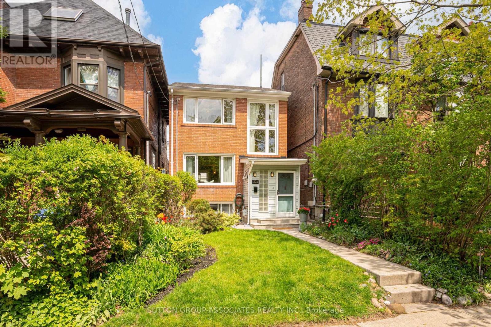 Detached at 32A VERMONT AVENUE, Toronto (Annex)