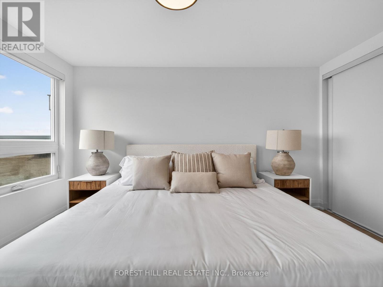 Townhouse at C - 5 HOPPERTON DRIVE, Toronto