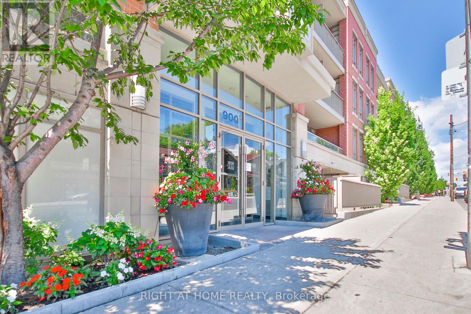 Apartment at 411 - 900 MOUNT PLEASANT ROAD, Toronto (Mount Pleasant West)