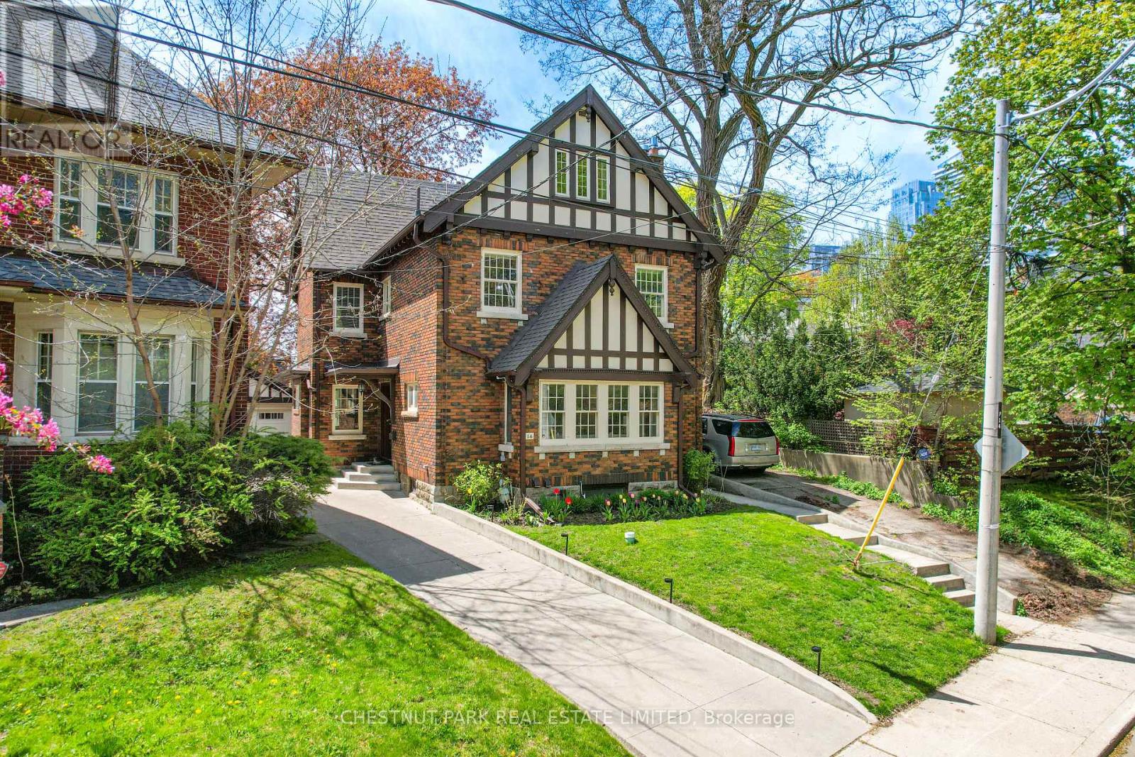 Detached at 14 SERVINGTON CRESCENT, Toronto (Mount Pleasant West)