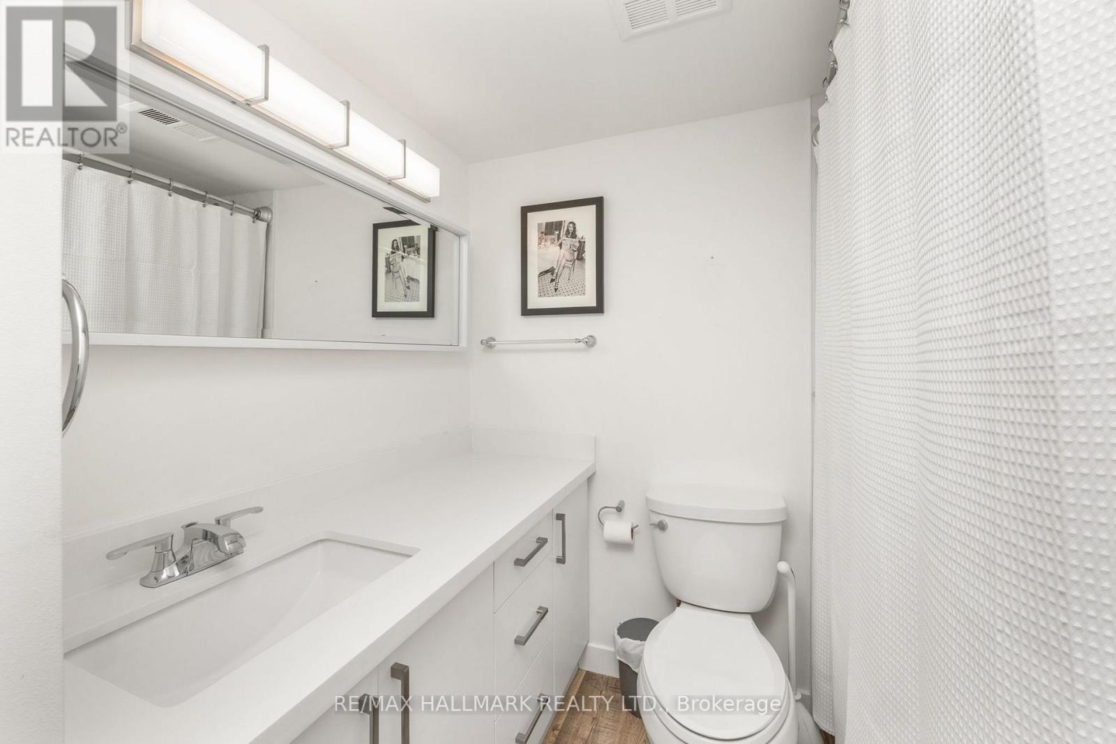 Apartment at 203 - 212 ST GEORGE STREET, Toronto