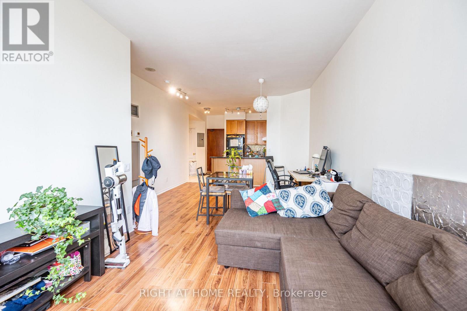 Apartment at 802 - 555 YONGE STREET, Toronto (Church-Yonge Corridor)