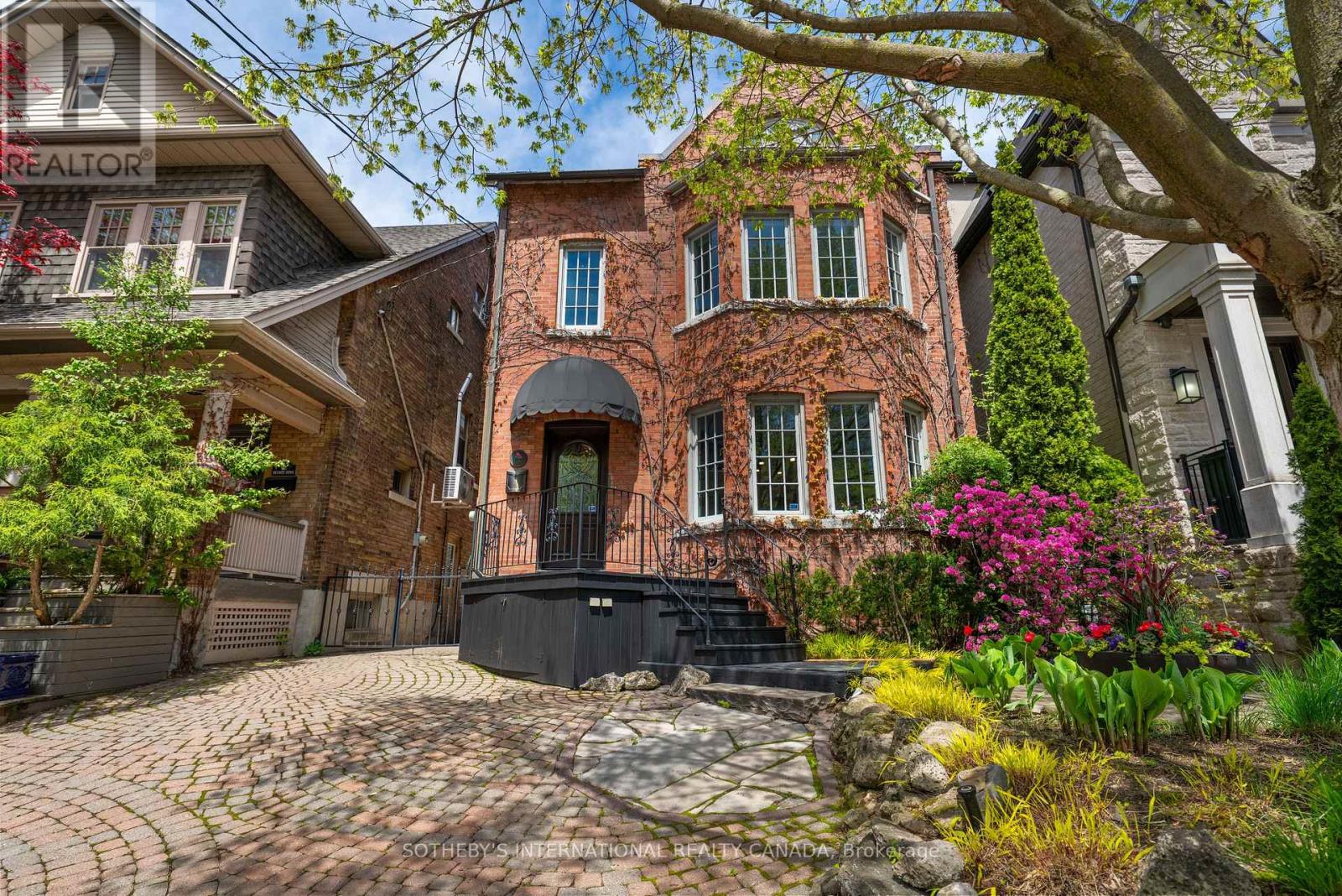Detached at 34 BELSIZE DRIVE, Toronto (Mount Pleasant West)