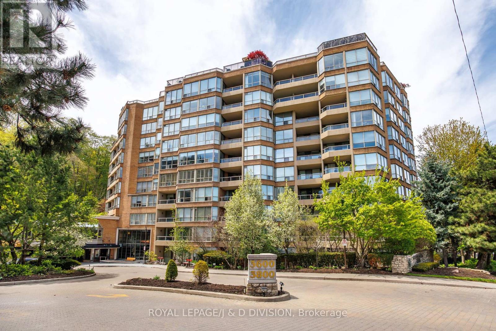 Apartment at 302 - 3800 YONGE STREET, Toronto (Bedford Park-Nortown)