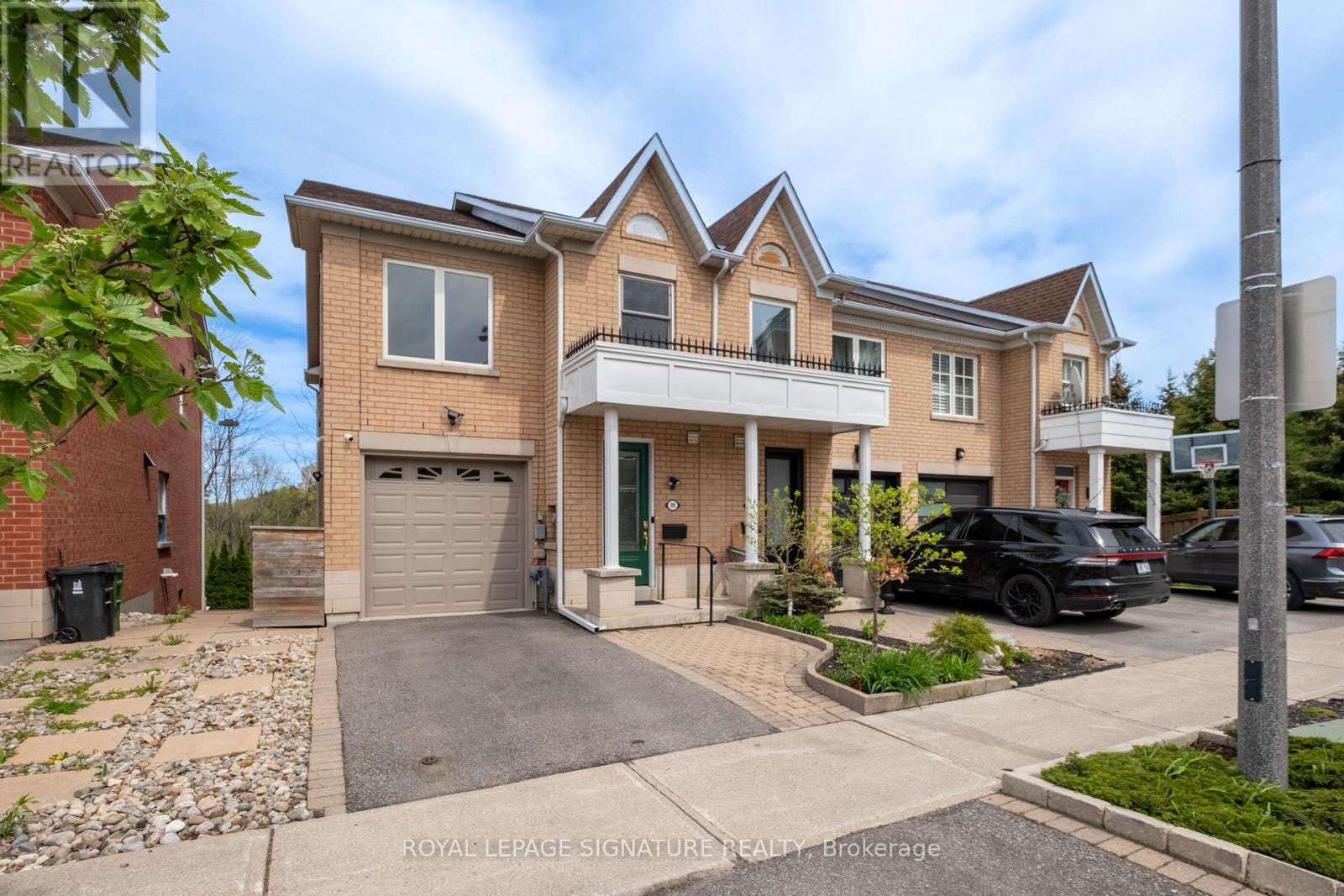Townhouse at 98 DALLIMORE CIRCLE, Toronto (Banbury-Don Mills)