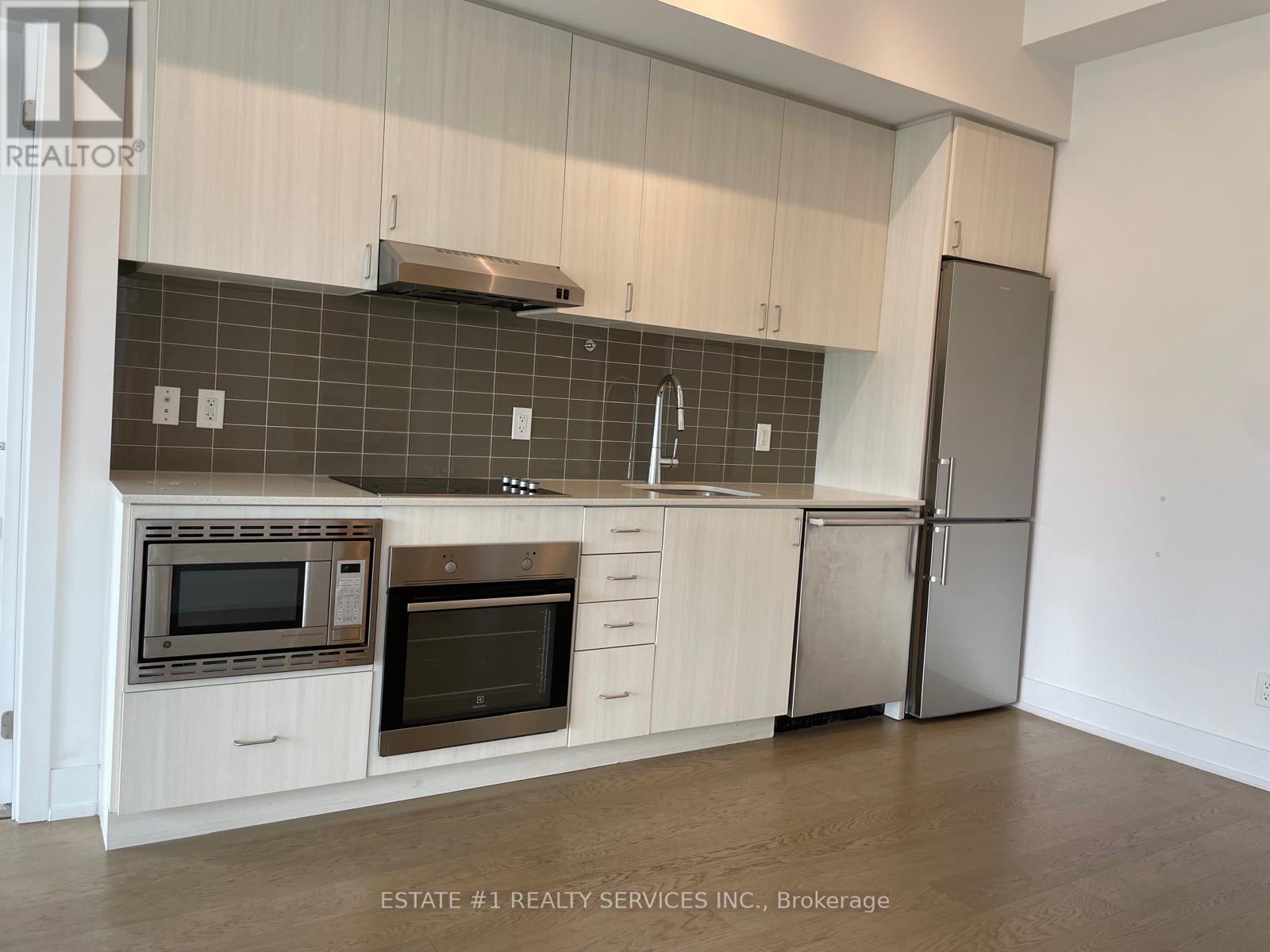 Apartment at 812 - 7 KENASTON GARDENS, Toronto (Bayview Village)