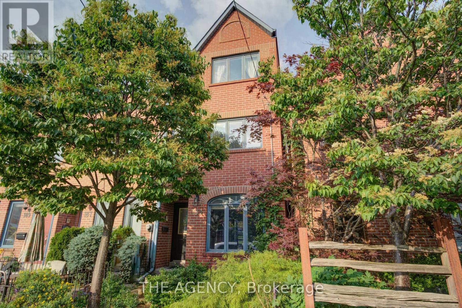 Townhouse at 185 LIPPINCOTT STREET, Toronto (University)