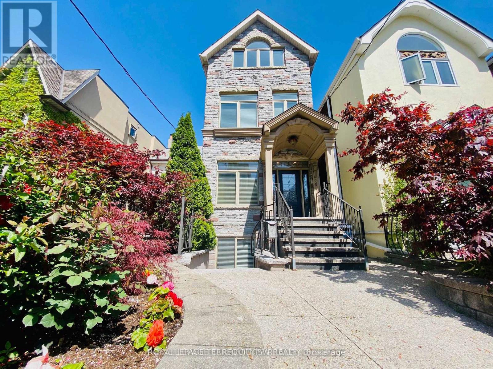 Detached at 329 LIPPINCOTT STREET, Toronto (University)