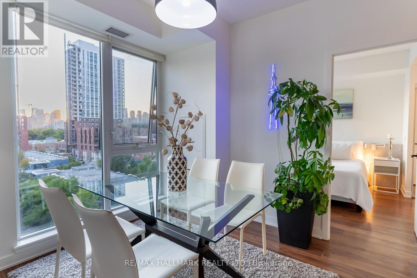 Apartment at 813 - 260 SACKVILLE STREET, Toronto