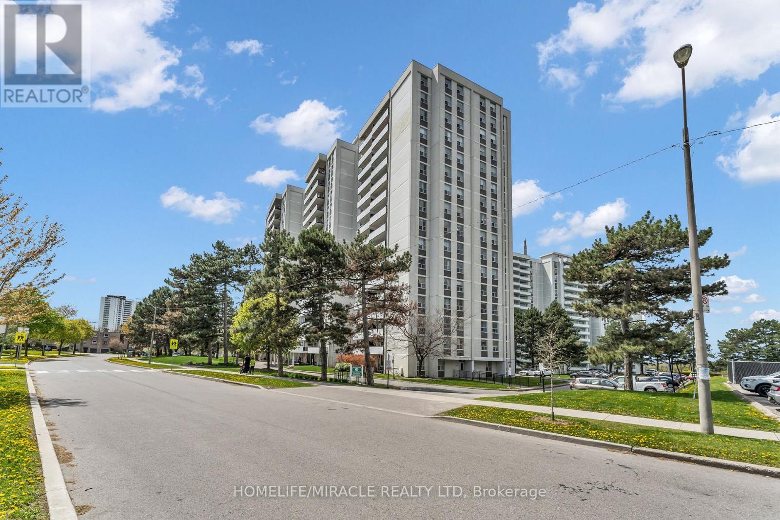 Apartment at 1611 - 20 FOREST MANOR ROAD, Toronto (Henry Farm)