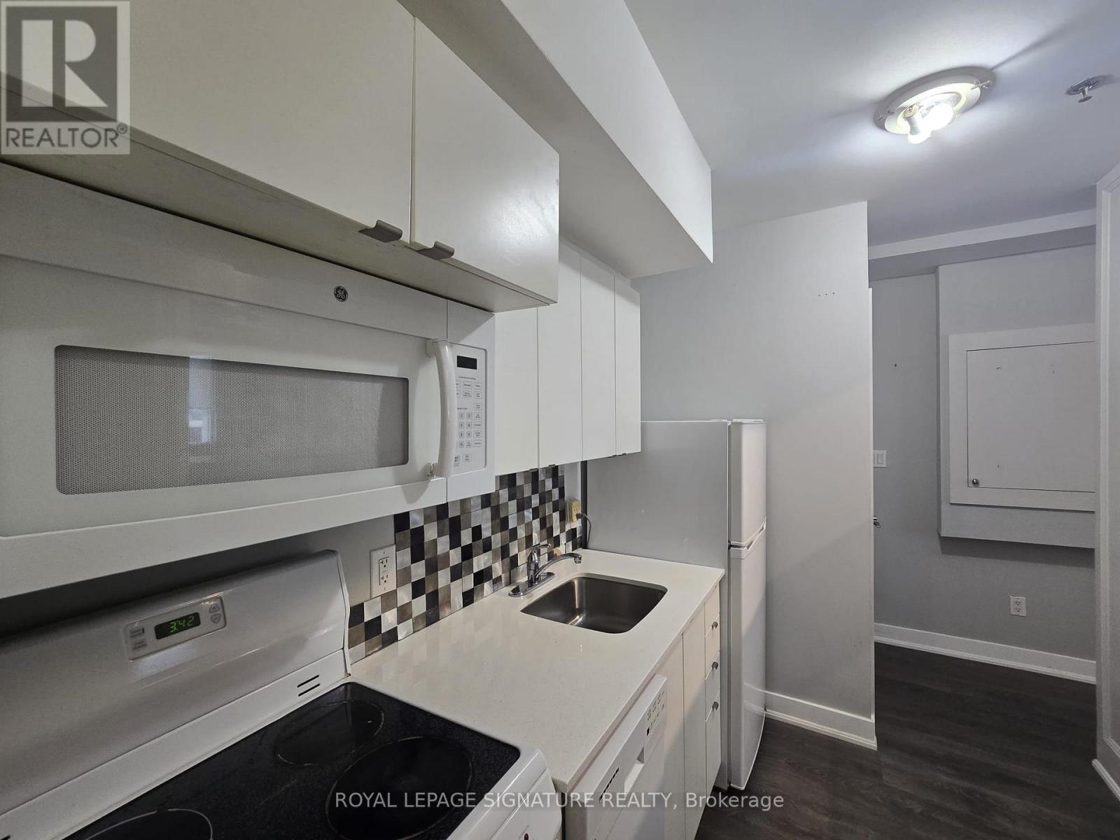 Apartment at 3 - 726 SHEPPARD AVENUE W, Toronto
