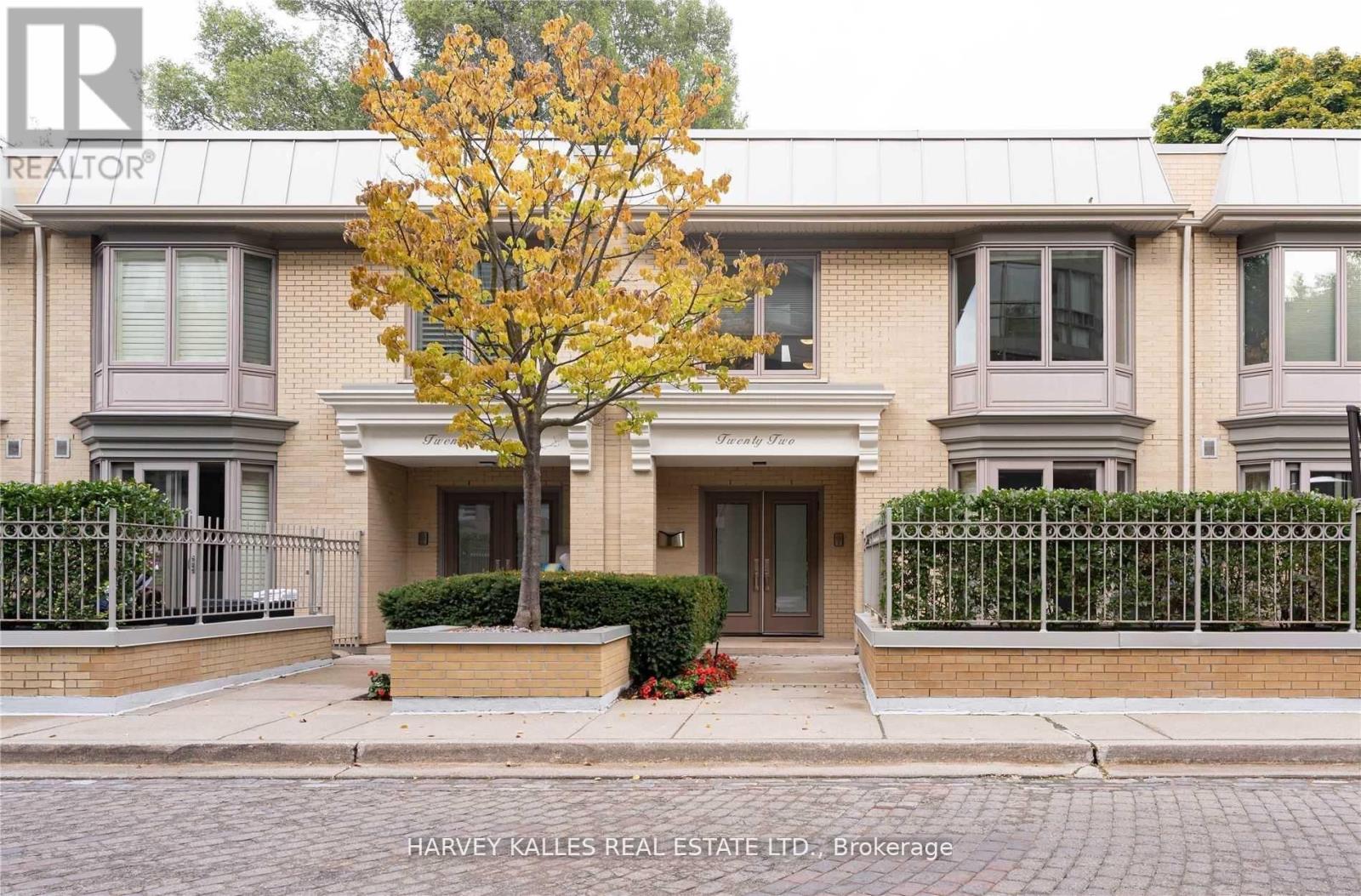 Townhouse at 22 LOWER VILLAGE GATE, Toronto (Forest Hill South)