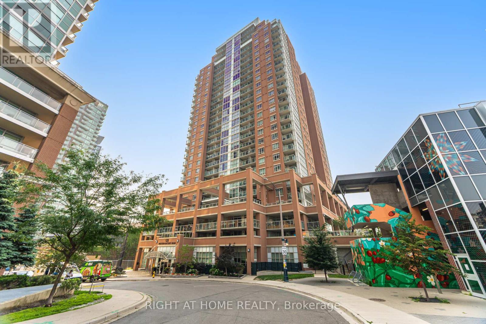 Apartment at 1112 - 125 WESTERN BATTERY ROAD, Toronto (Niagara)