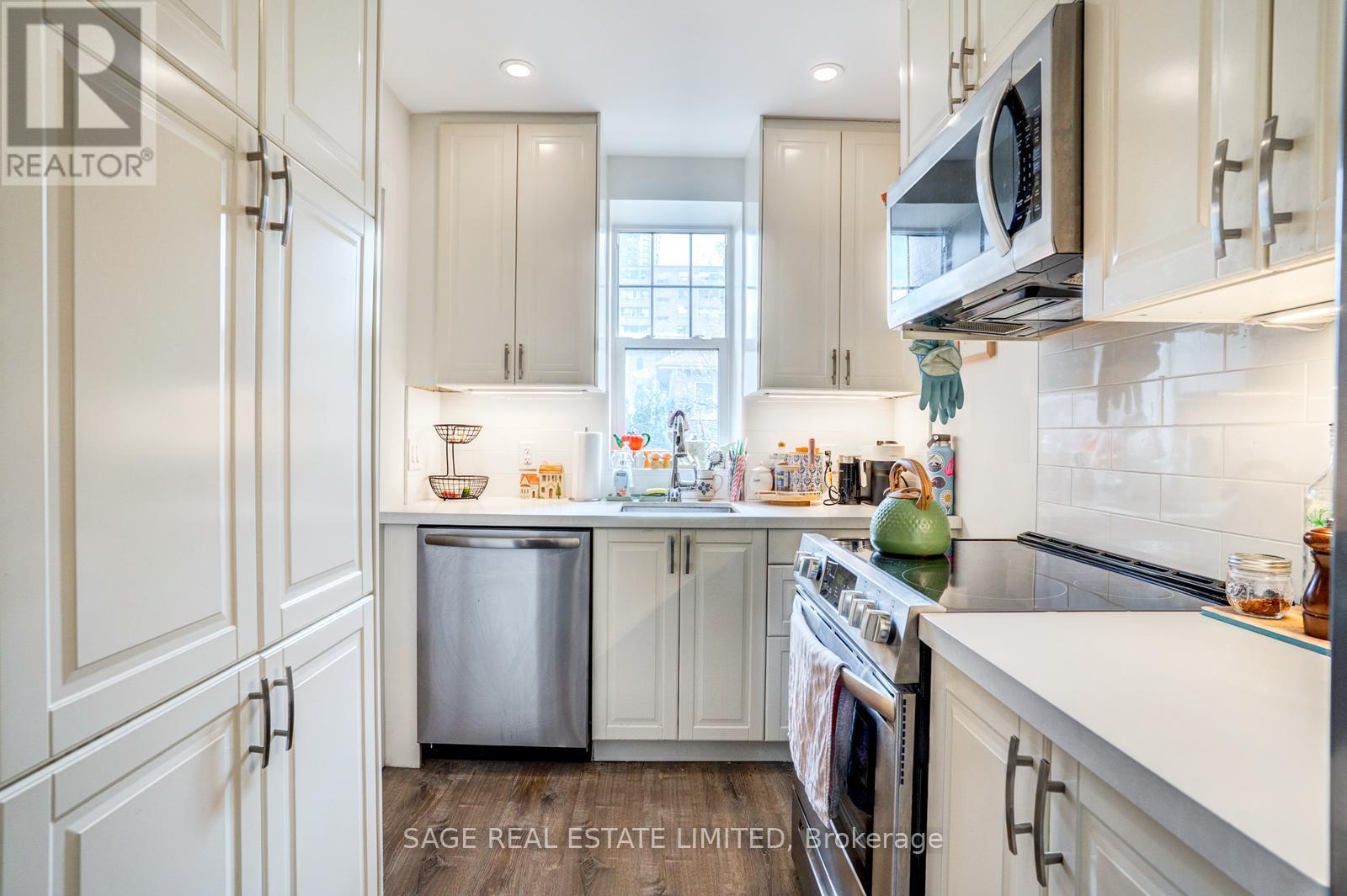 Townhouse at 15 - 48 LAWTON BOULEVARD, Toronto