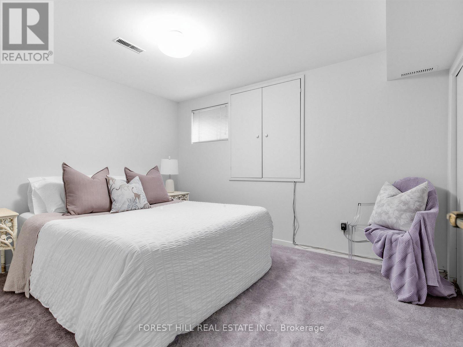 Detached at 43 BEAVERHALL DRIVE, Toronto