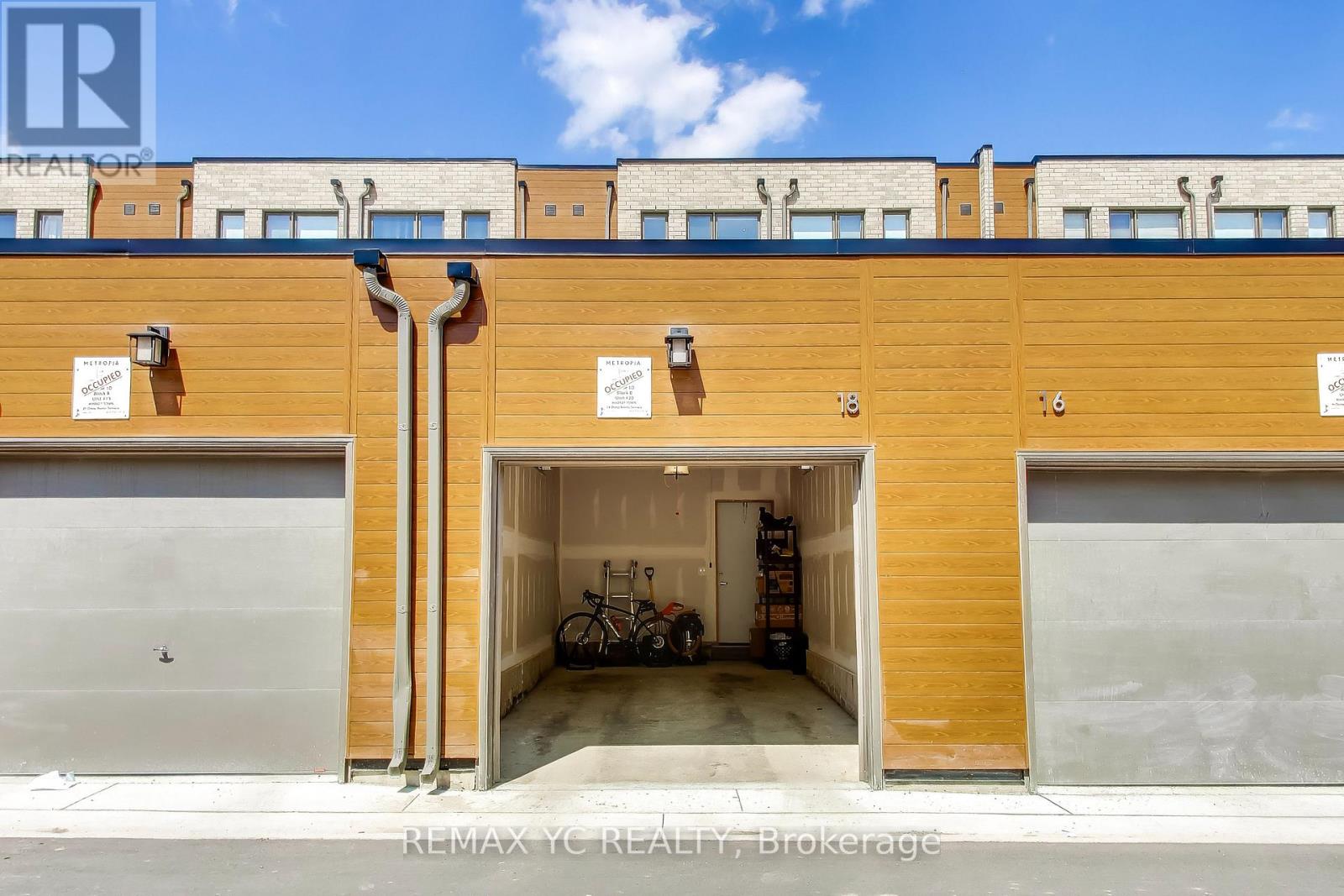 Townhouse at 18 DEEP ROOTS TERRACE, Toronto