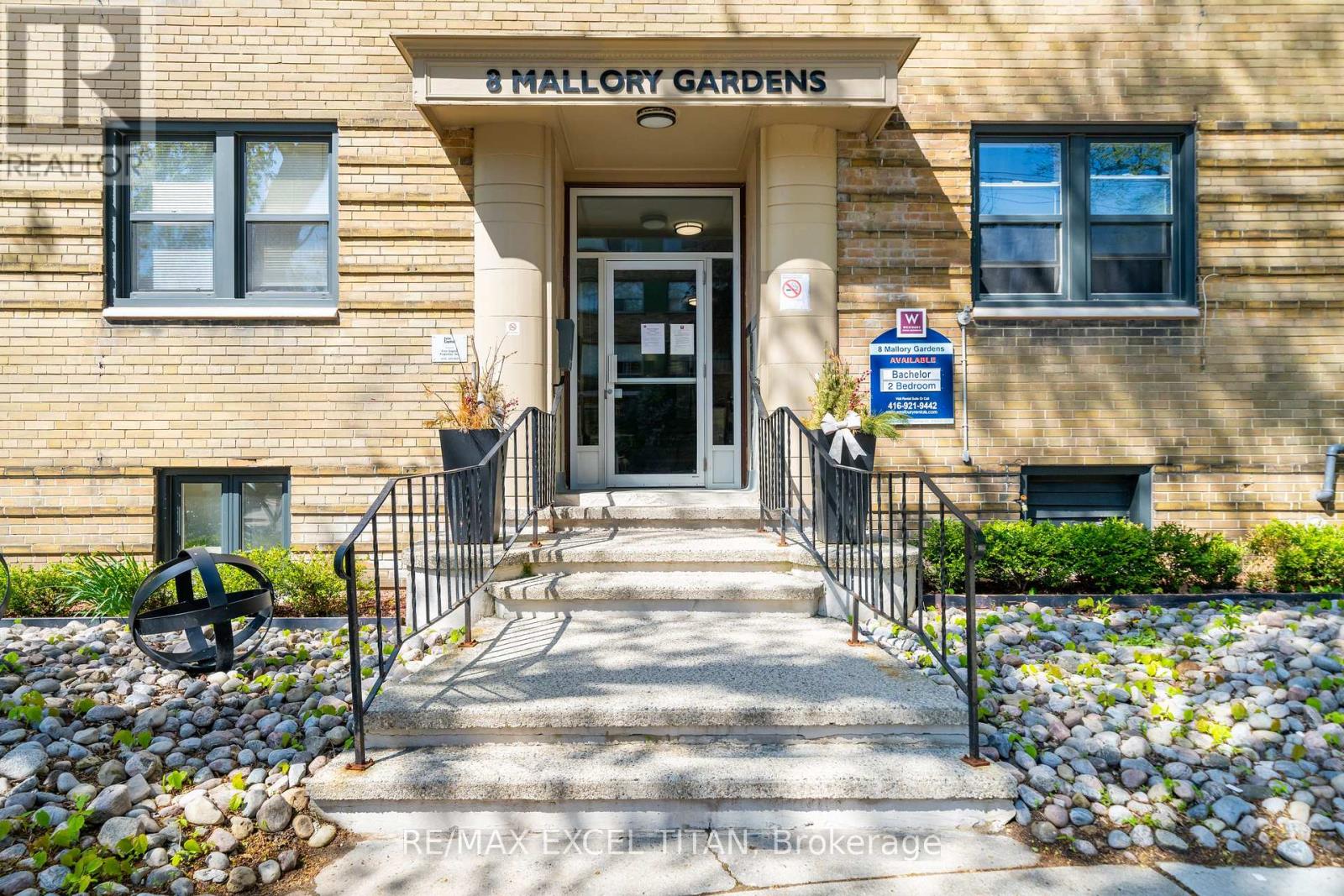 Apartment at 4 - 8 MALLORY GARDENS, Toronto (Yonge-St. Clair)