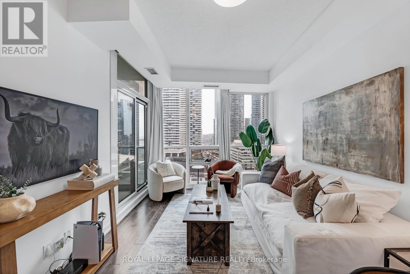 Apartment at 1801 - 18 HARBOUR STREET, Toronto (Waterfront Communities)