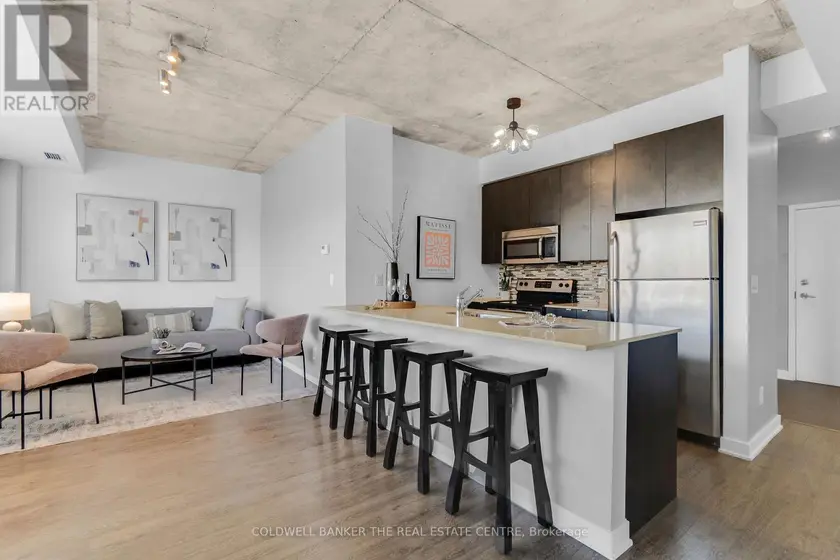 Apartment at 802 - 400 WELLINGTON STREET W, Toronto (Waterfront Communities)