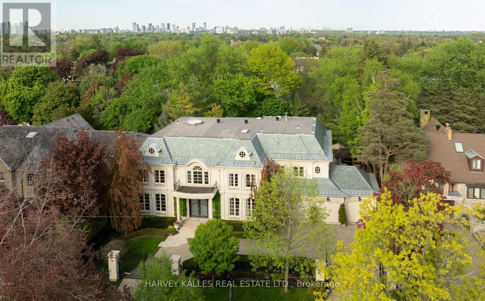 Detached at 11 DOON ROAD, Toronto