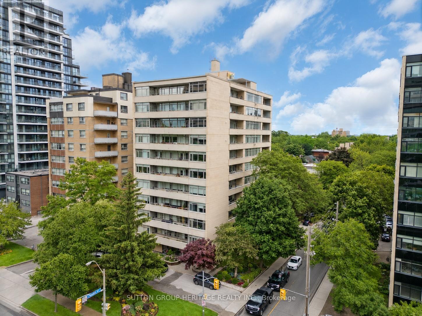 Apartment at 704 - 581 AVENUE ROAD, Toronto (Yonge-St. Clair)