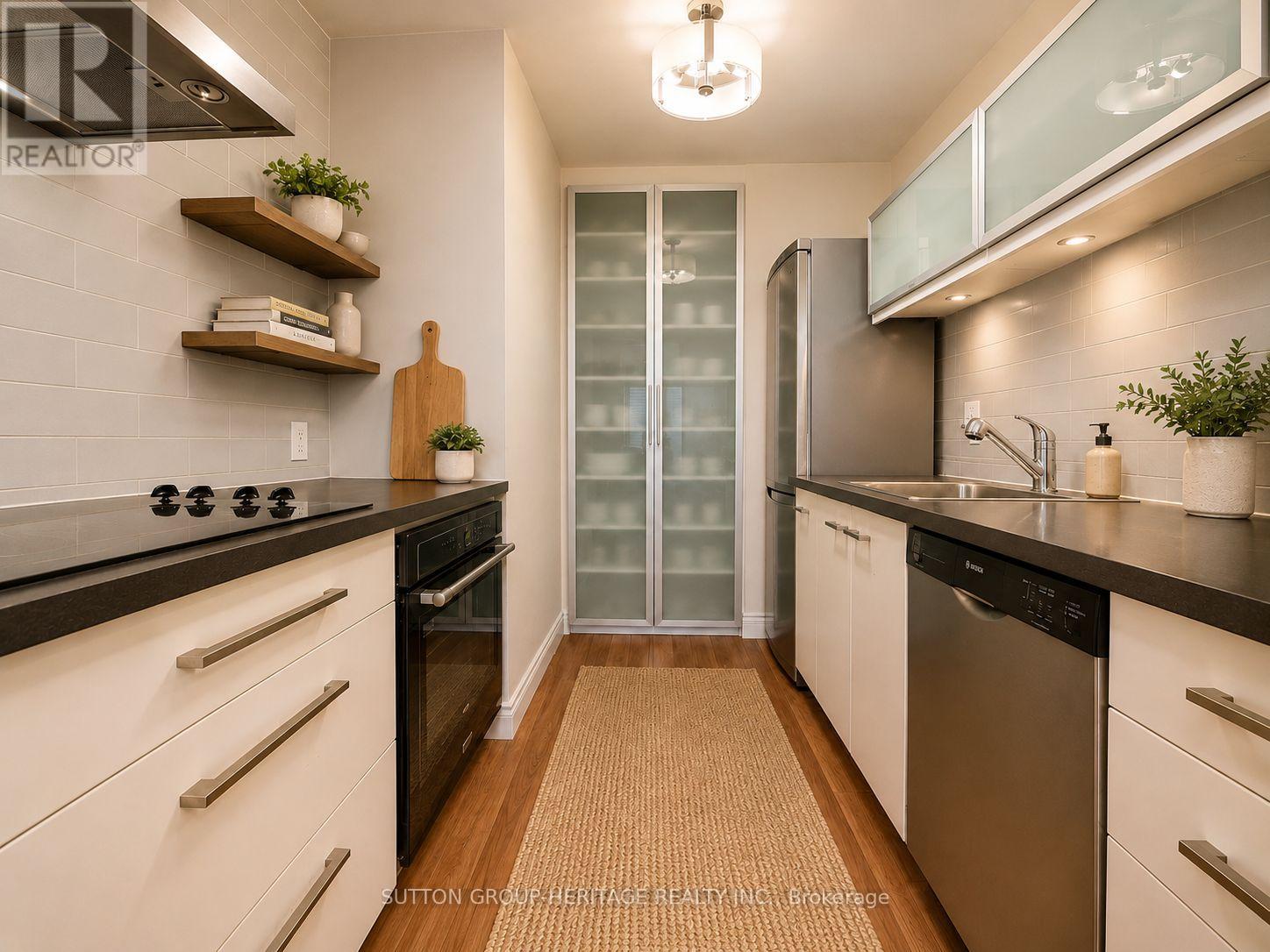 Apartment at 704 - 581 AVENUE ROAD, Toronto