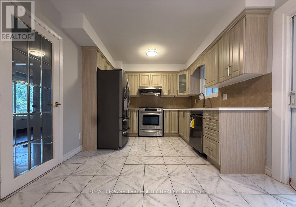 Detached at 2 AXSMITH CRESCENT, Toronto (Don Valley Village)
