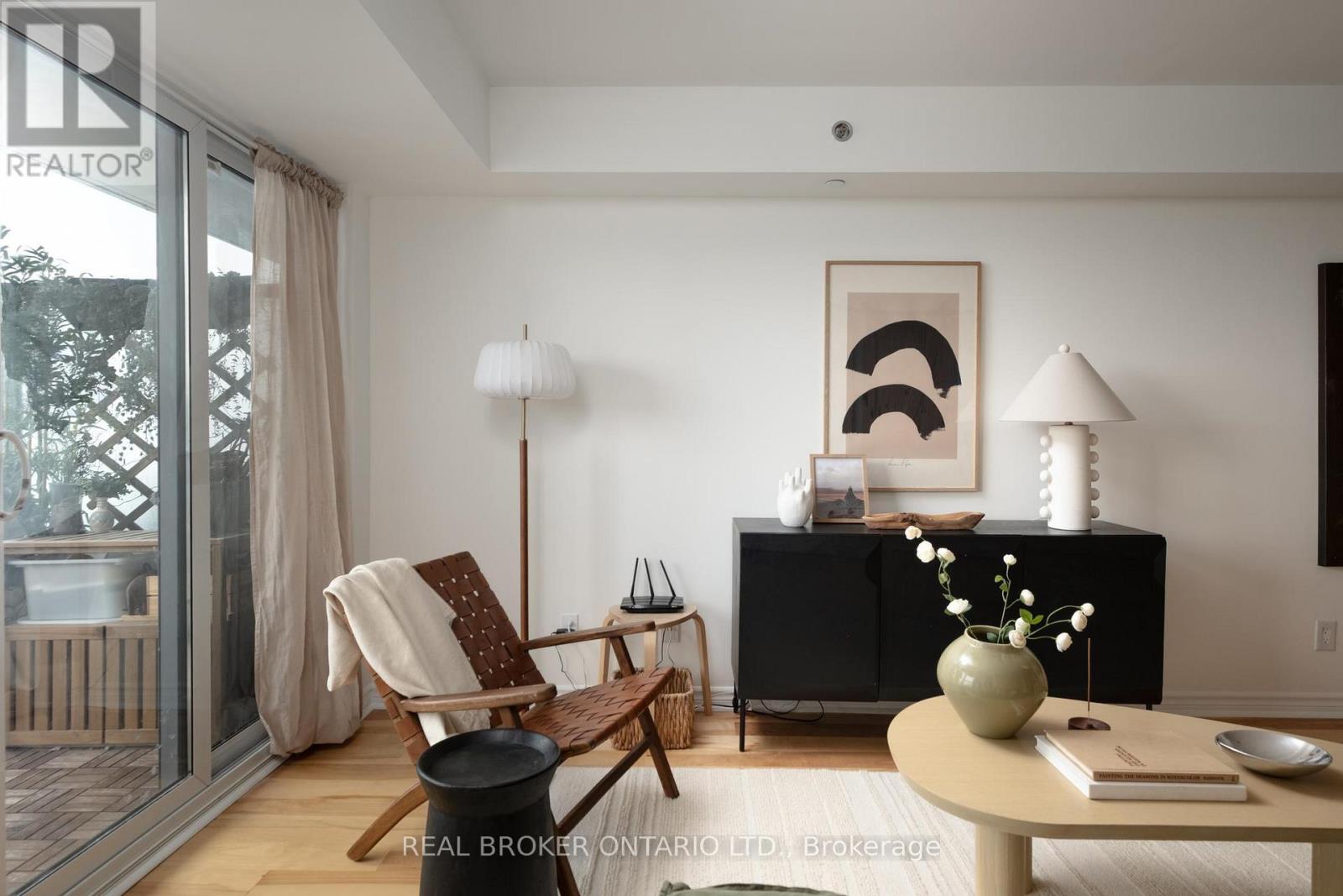 Apartment at 510 - 35 SARANAC BOULEVARD, Toronto