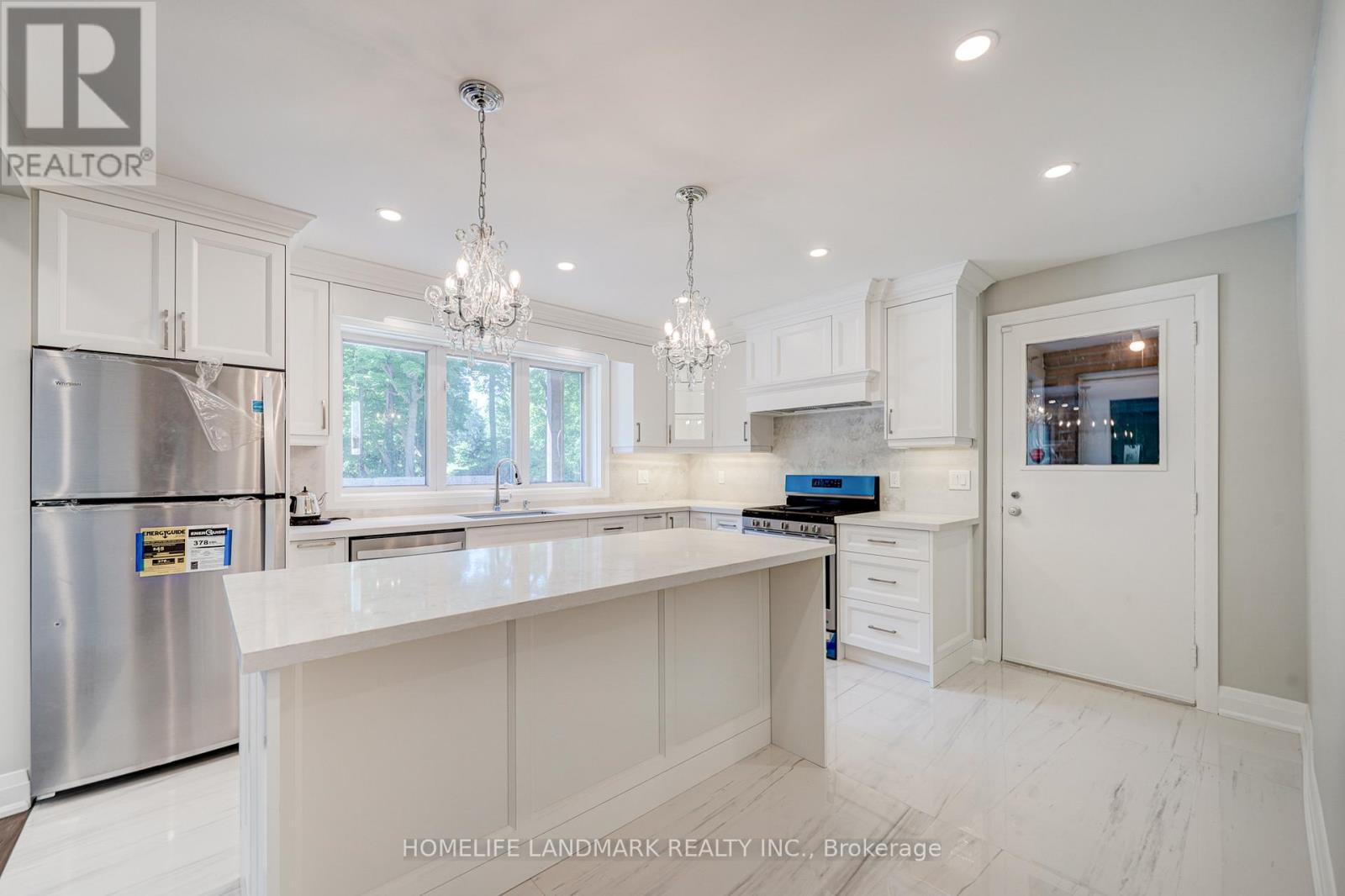 Detached at 7 KNIGHTSWOOD ROAD, Toronto