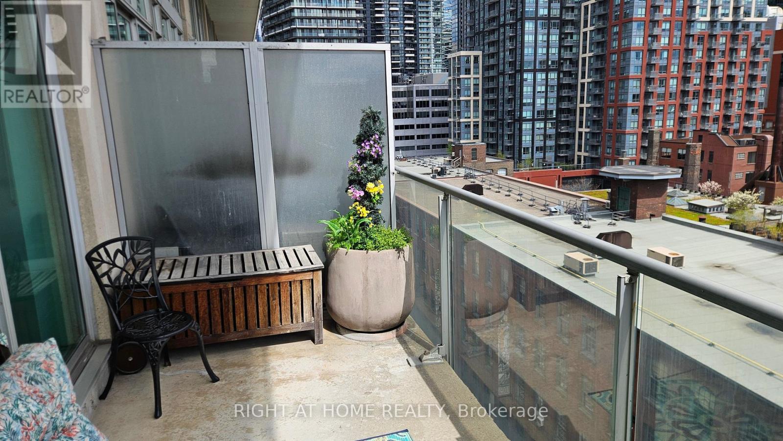 Apartment at 910 - 388 RICHMOND AVENUE W, Toronto