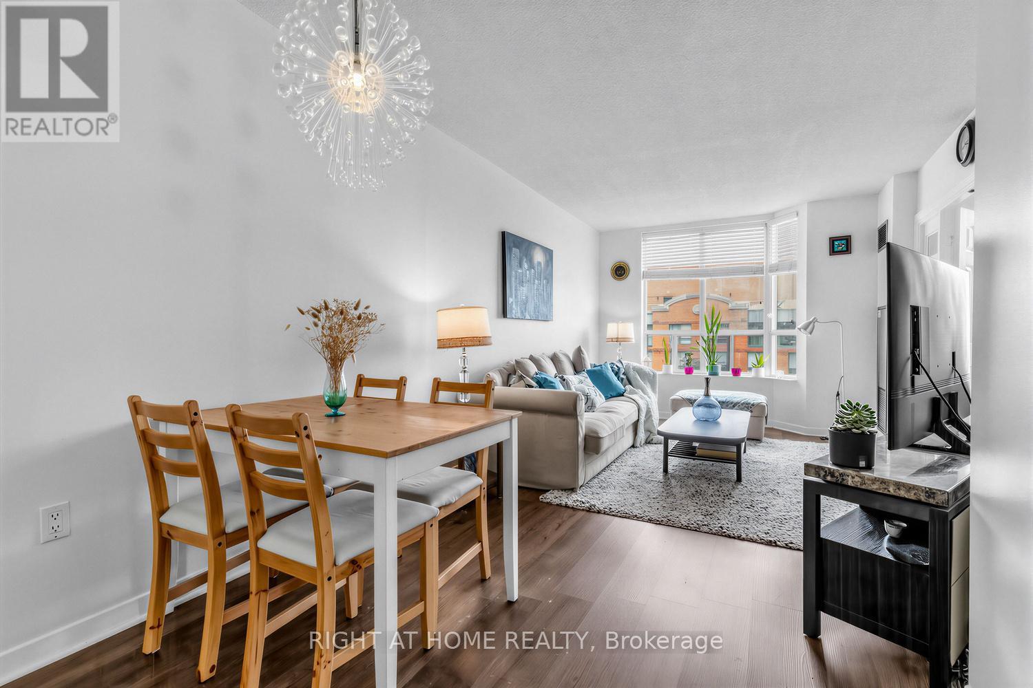 Apartment at 804 - 284 BLOOR STREET W, Toronto