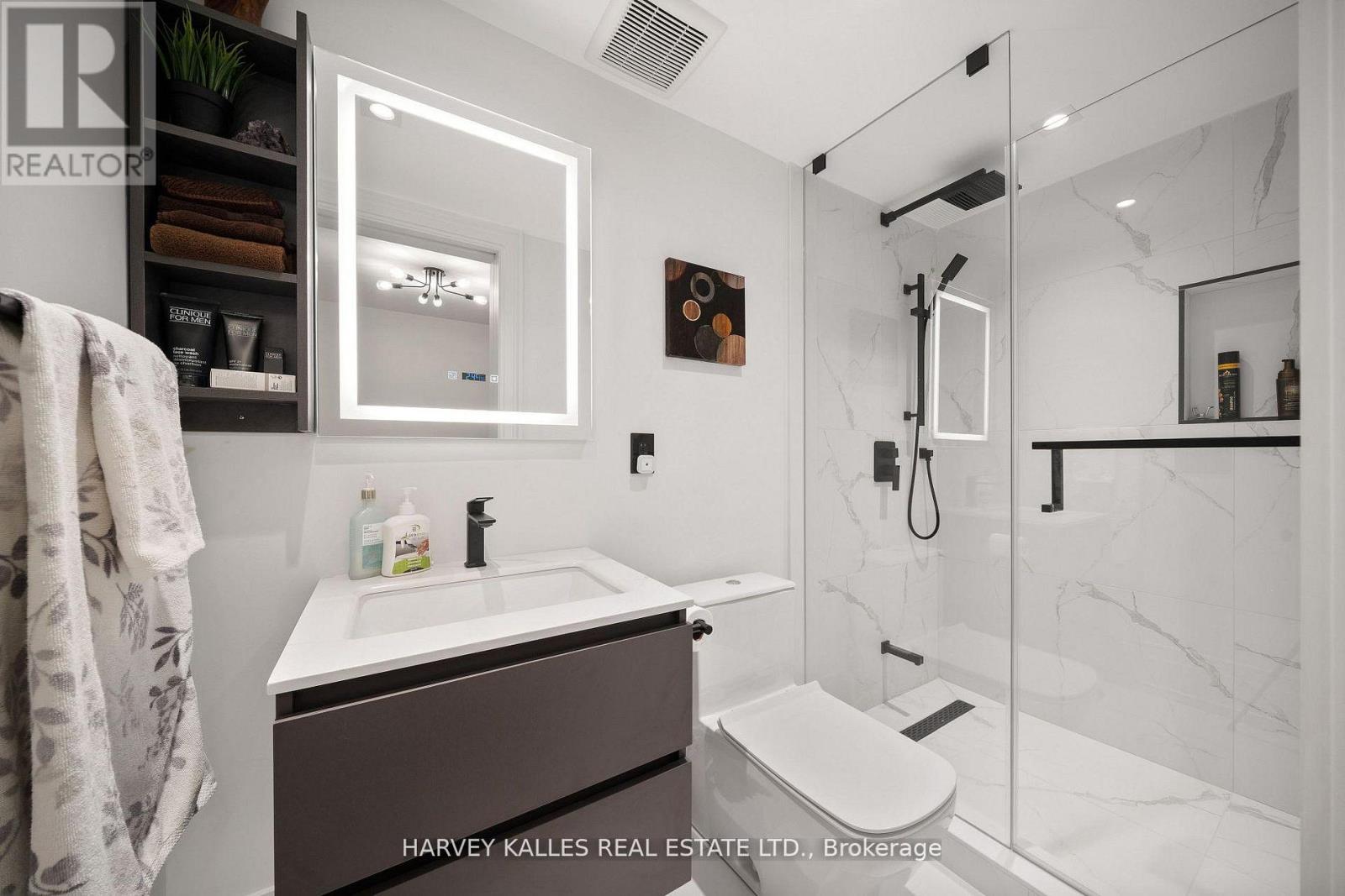 Detached at 140 SANDRINGHAM DRIVE, Toronto