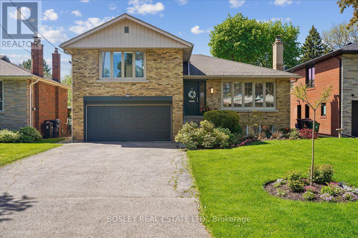 Detached at 7 HOWARD DRIVE, Toronto