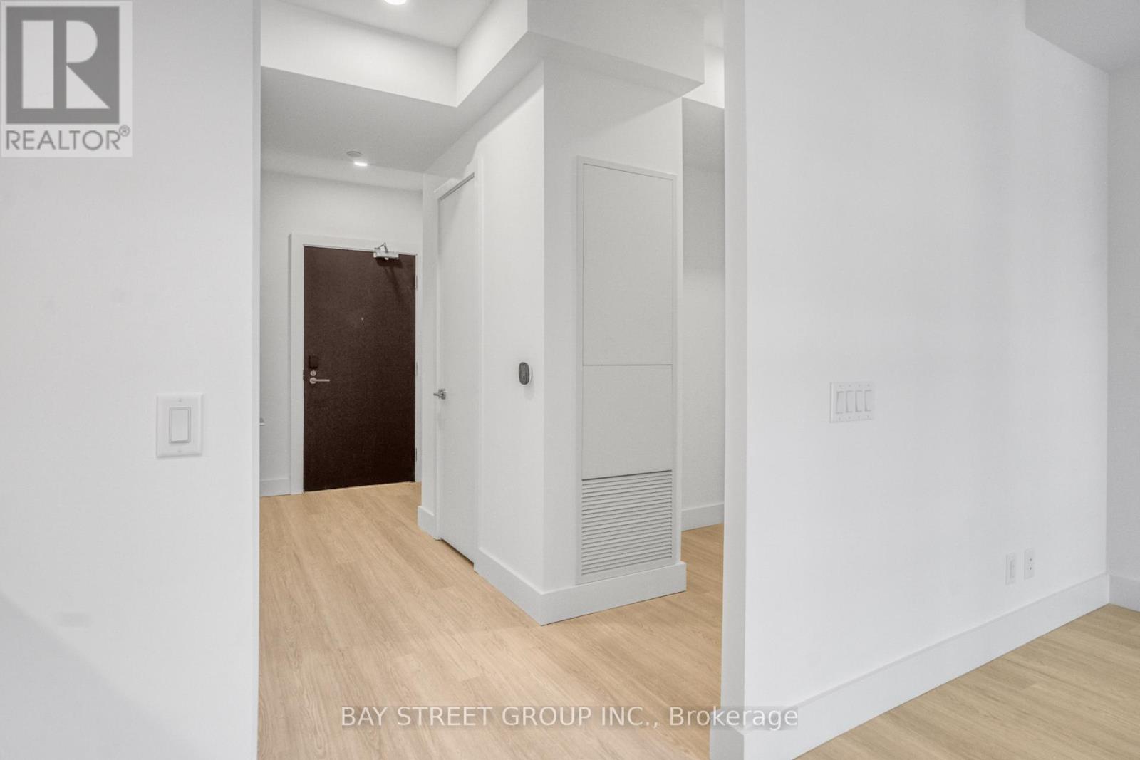 Apartment at 501 - 6 GREENBRIAR ROAD, Toronto
