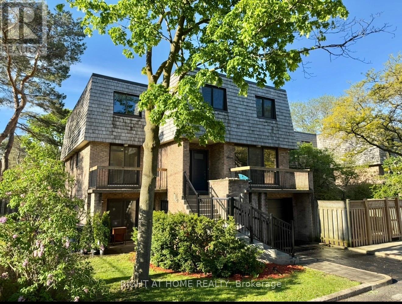 Townhouse at 24 - 7 VALE CARSE WAY, Toronto