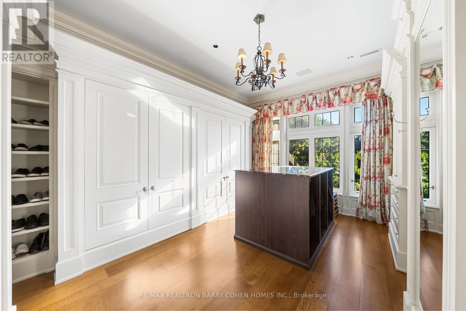 Detached at 85 THE BRIDLE PATH, Toronto