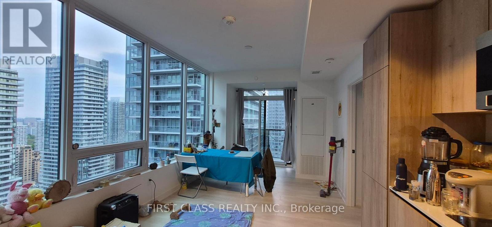 Apartment at 3002 - 117 BROADWAY AVENUE, Toronto (Mount Pleasant West)