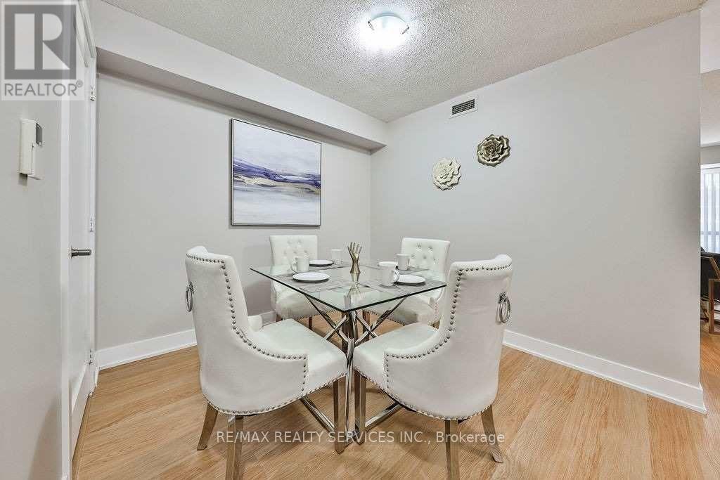 Apartment at 902 - 20 BLUE JAYS WAY, Toronto