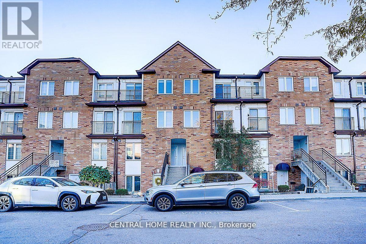 Townhouse at 11 - 988 SHEPPARD AVENUE W, Toronto