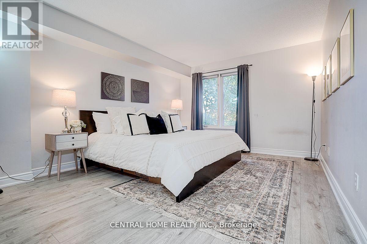 Townhouse at 11 - 988 SHEPPARD AVENUE W, Toronto