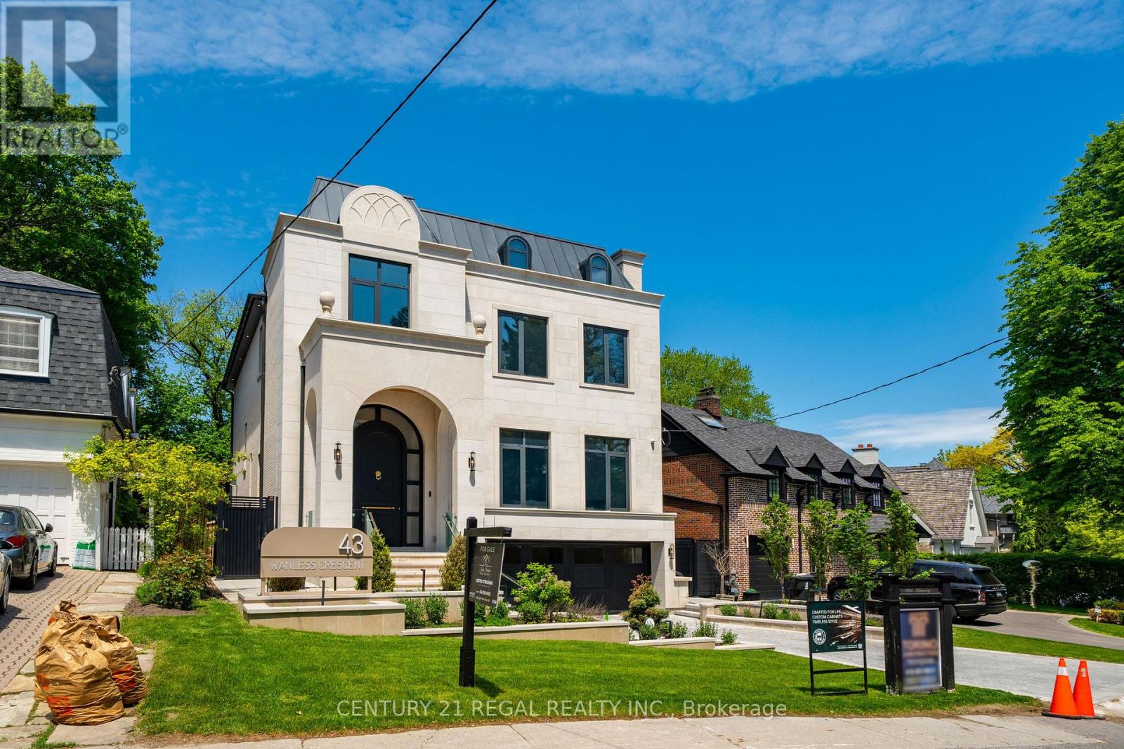 Detached at 43 WANLESS CRESCENT, Toronto