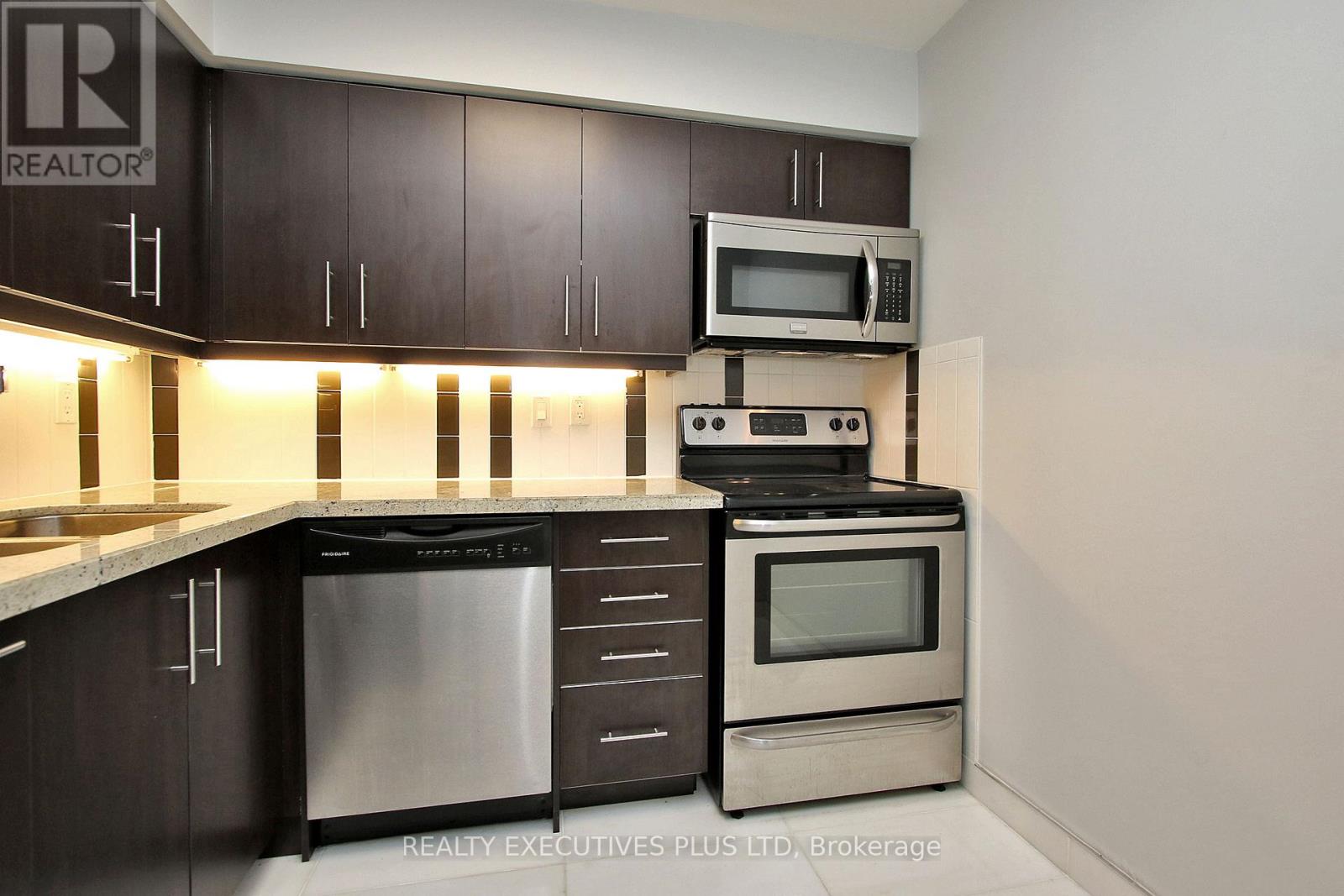 Apartment at 604 - 18 HILLCREST AVENUE, Toronto