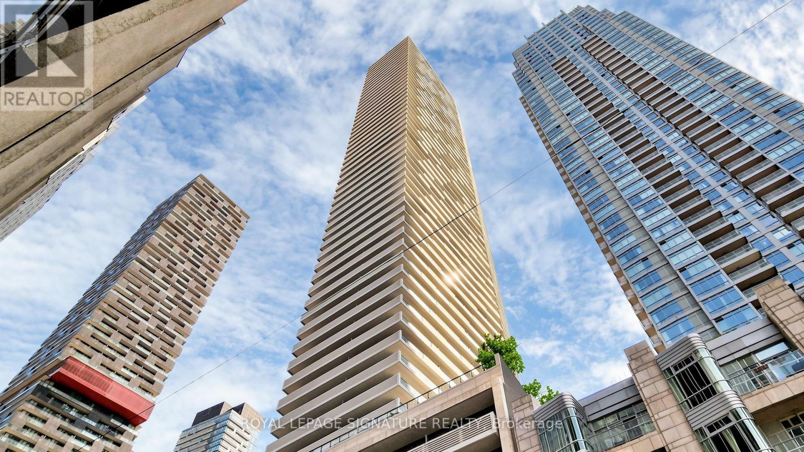 Apartment at 1011 - 2221 YONGE STREET, Toronto (Mount Pleasant West)