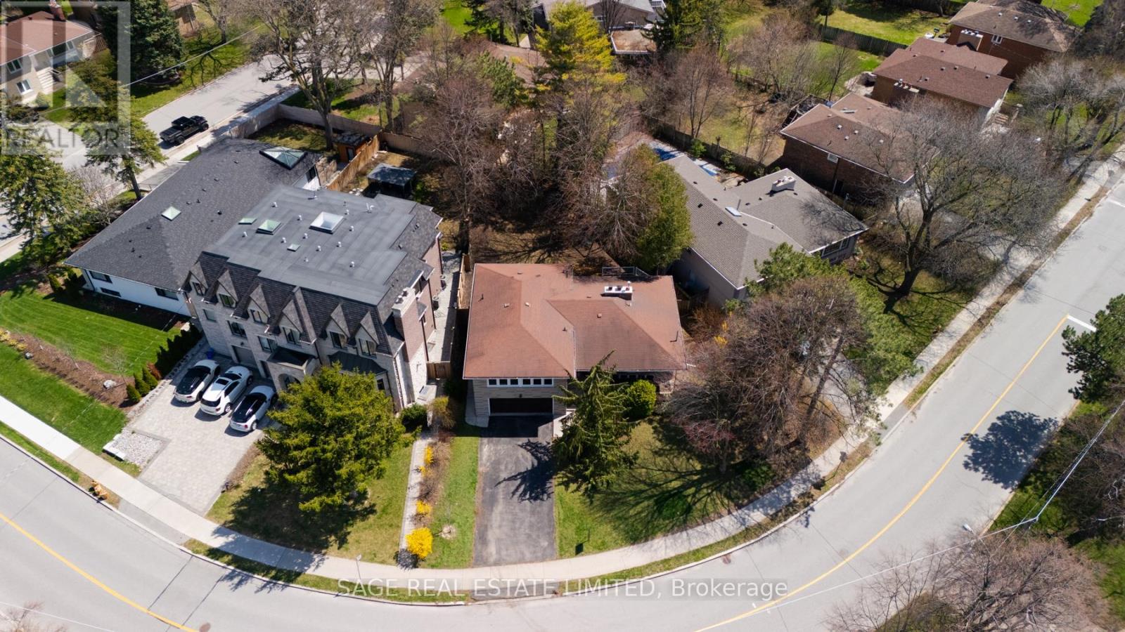 Detached at 9 HAWKSBURY DRIVE, Toronto (Bayview Village)