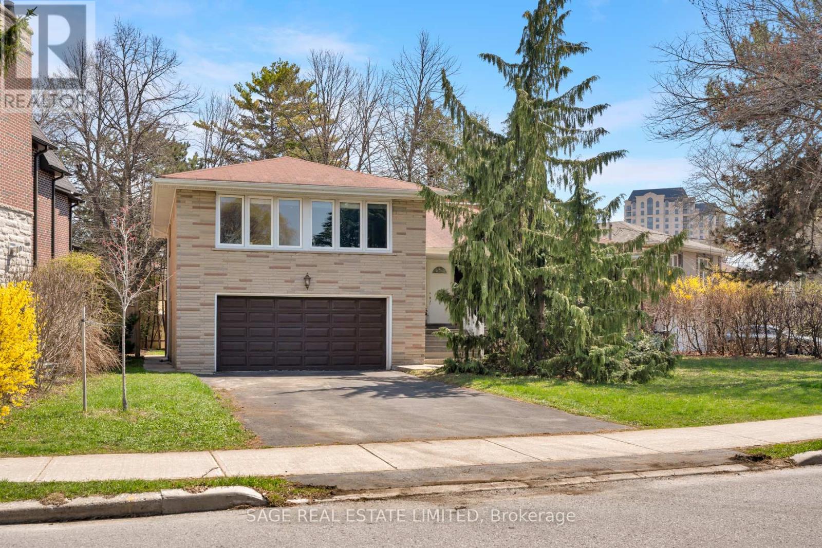Detached at 9 HAWKSBURY DRIVE, Toronto