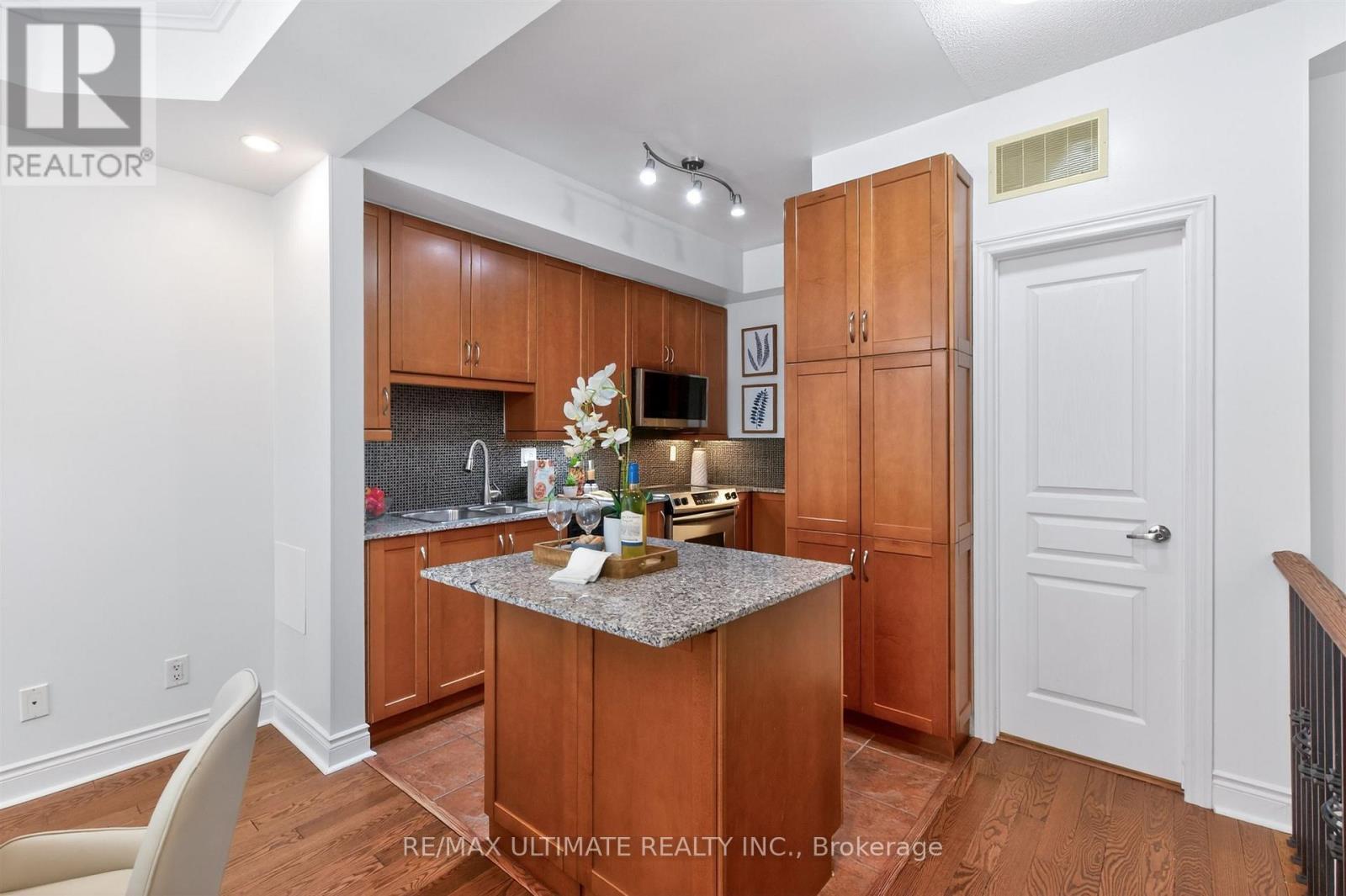 Townhouse at 4 - 70 BYNG AVENUE, Toronto