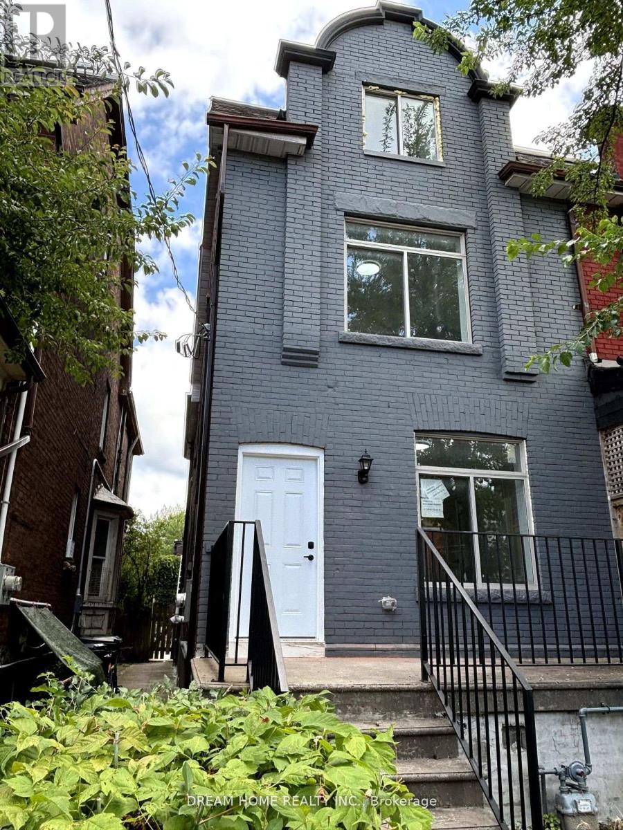 Semi-Detached/Link at 102 - 643 BATHURST STREET, Toronto (Kensington-Chinatown)