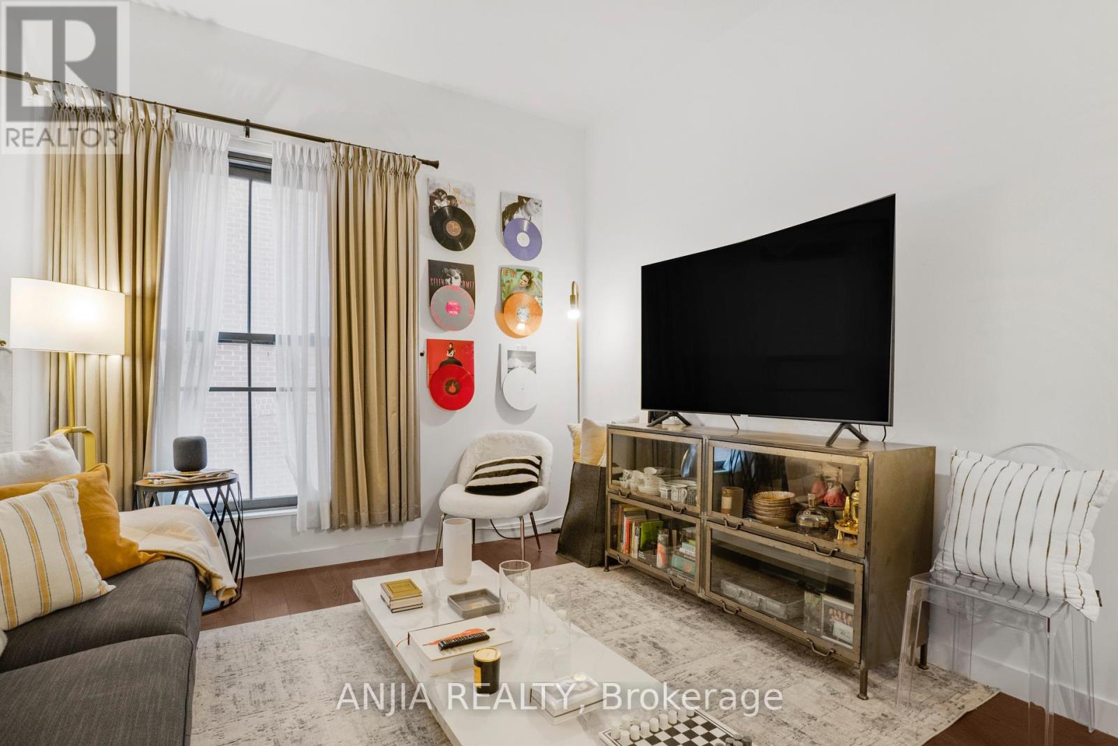 Apartment at 414 - 5 ST JOSEPH STREET, Toronto (Bay Street Corridor)