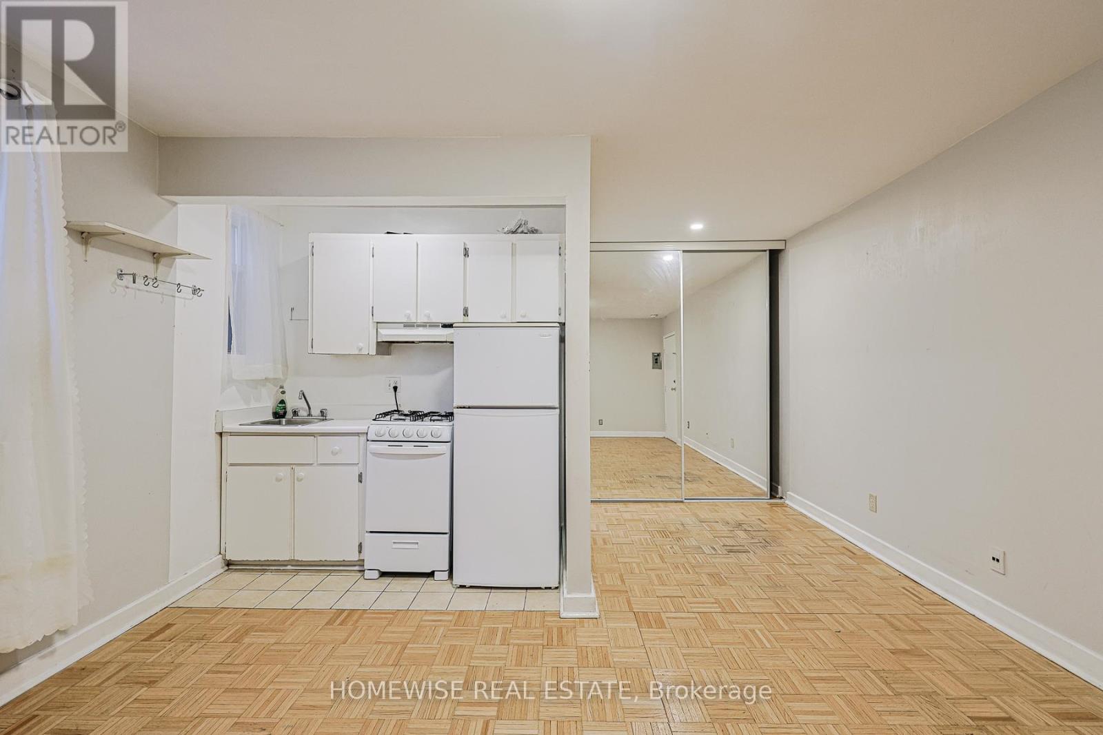 Apartment at 106 - 33 MAITLAND STREET, Toronto